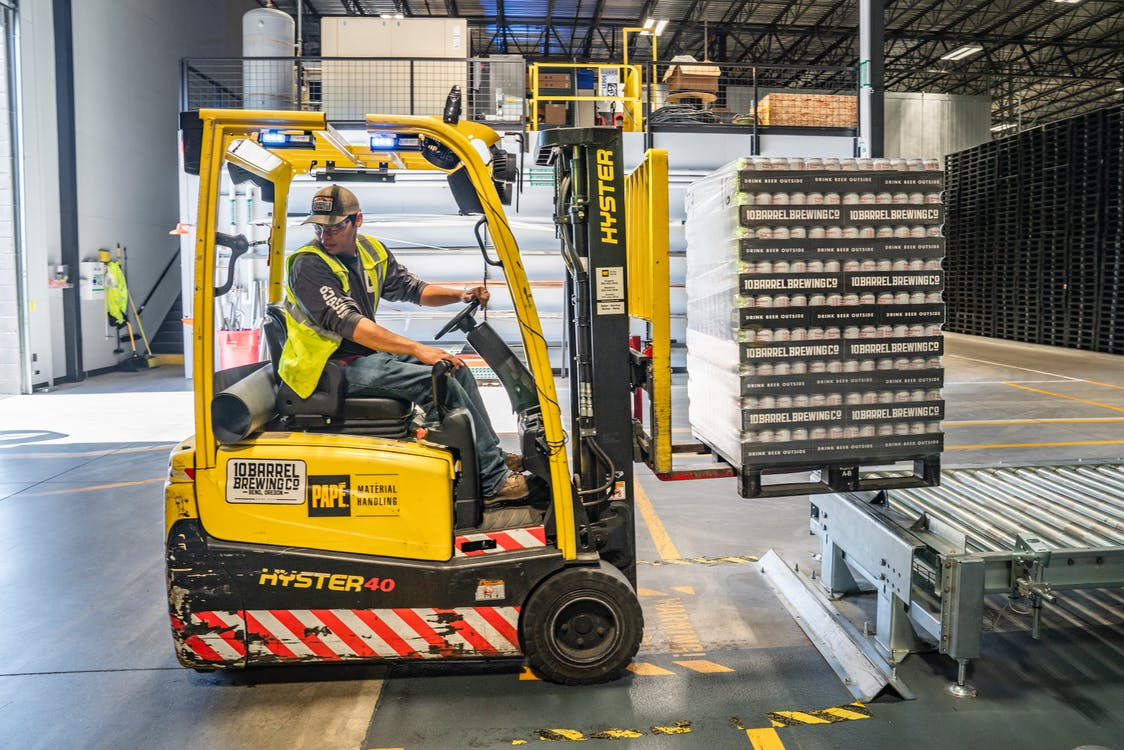 Optimizing Retail Inventory Levels: The Role of Material Handling Equipment