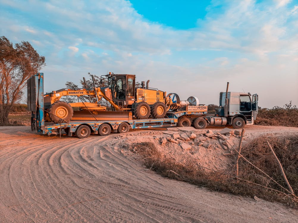 How to Safely Load and Transport Heavy Equipment: A Brief Guide
