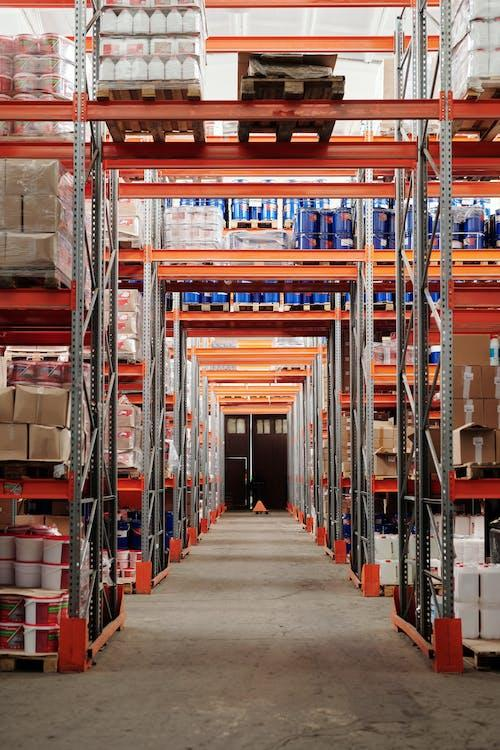 The Role Of Material Handling Equipment in Optimizing Inventory Levels In Retail